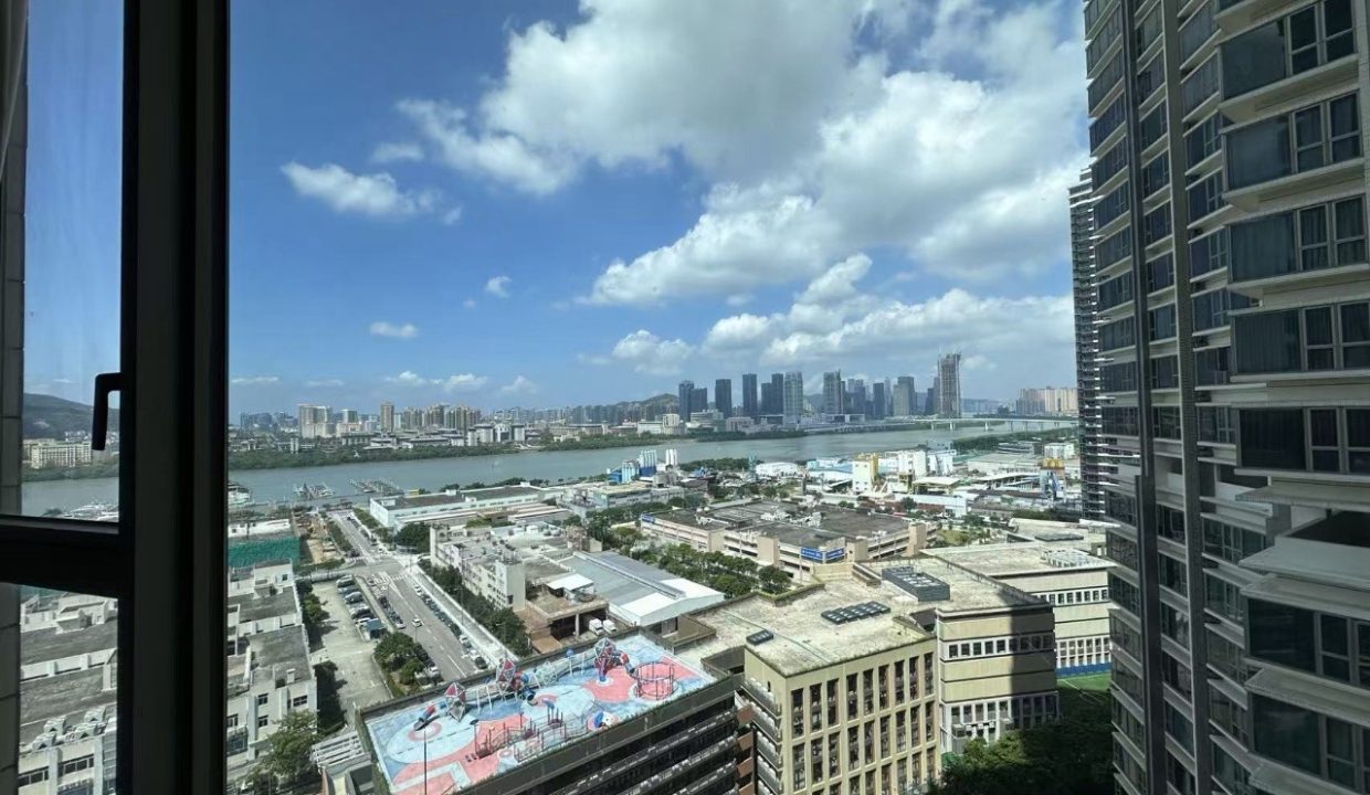 OneOasis_p28_Studio_1