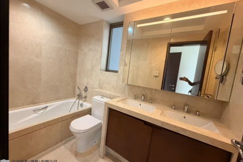OneOasis_p29_Studio_1