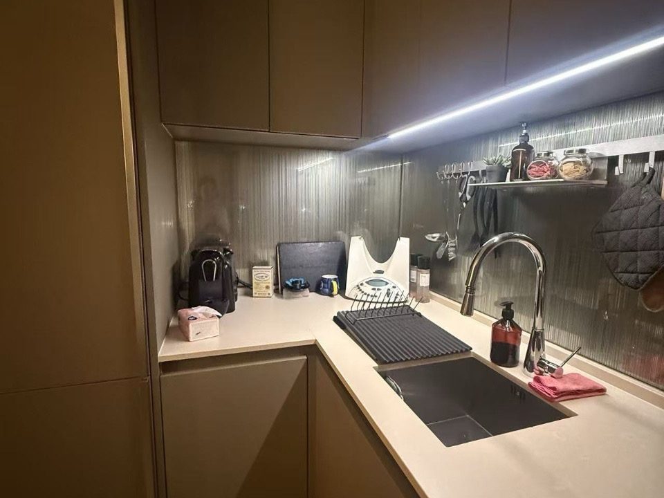 OneOasis_p30_Studio_1